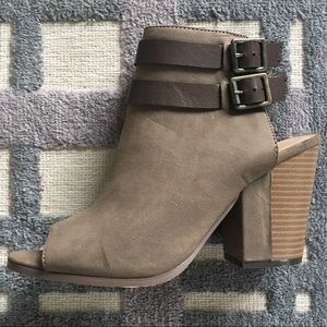 JUST FAB Tan Booties EXTRA DETAIL